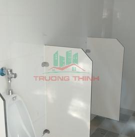 Thi công vách ngăn vệ sinh tấm compact hpl Bình Dương
