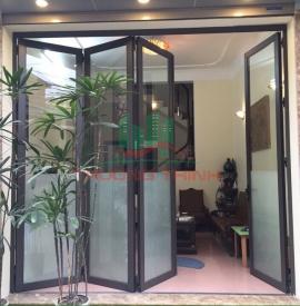 Cửa đi xếp trượt 4 cánh nhôm Xingfa nhập khẩu