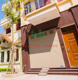 Cửa cuốn xuyên sáng Austdoor ở Bình Dương