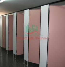 Thi công vách ngăn Compact HPL nhà vệ sinh