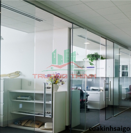 Thi công lắp đặt vách kính cường lực văn phòng Bình Dương